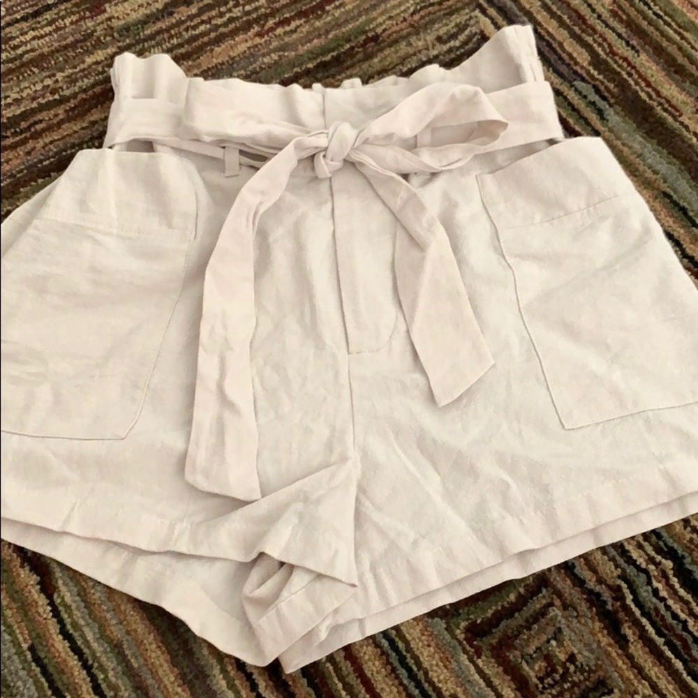 PacSun beige high-wasted shorts